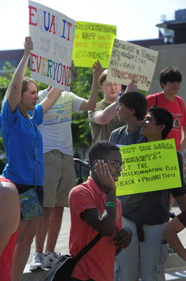 dontsaygayprotesters